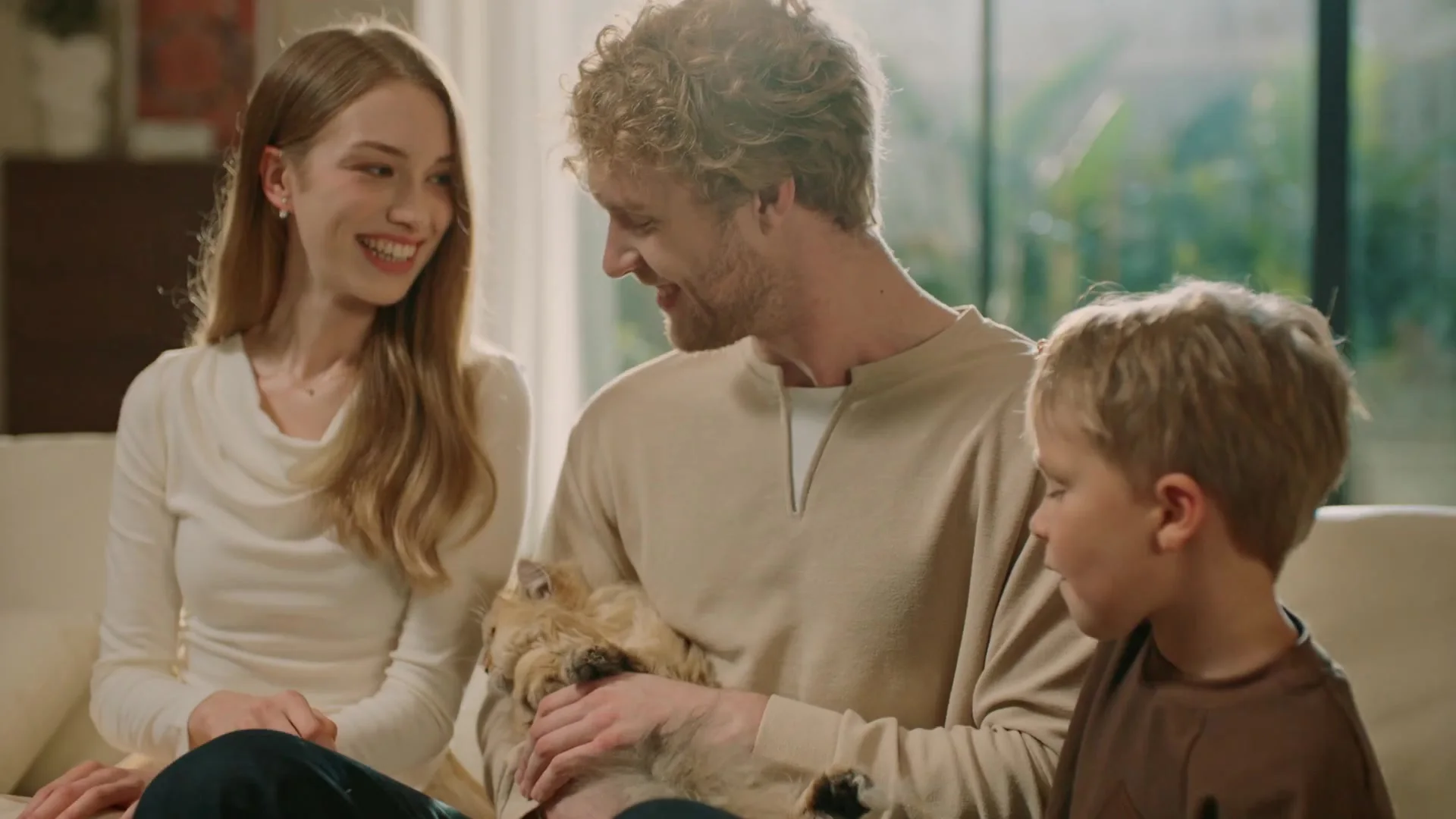 Pet-owning family lifestyle scene for the Dreame AP10 Pet Air Purifier